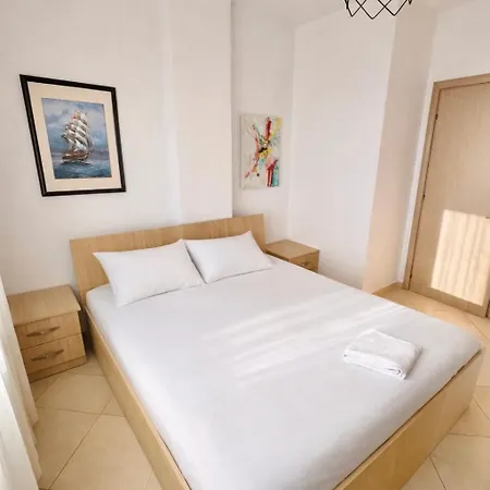 Eden Apartment *